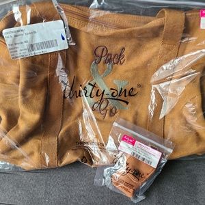 Thirty-one duffle and snap to it pouch